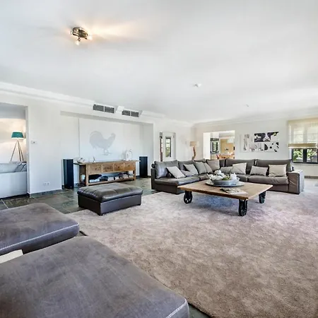 Sleeps 15 Pool Air Con Wifi Villa