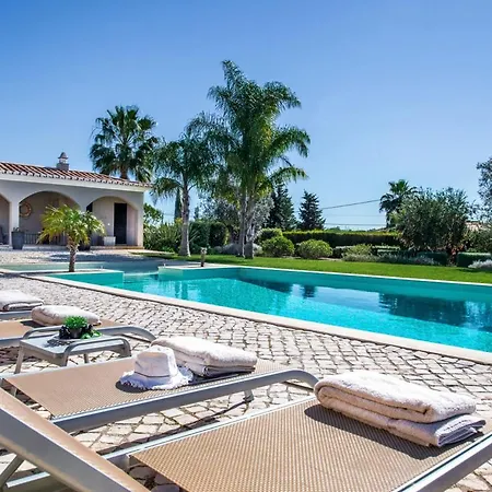 Villa Sleeps 15 Pool Air Con Wifi Donalda