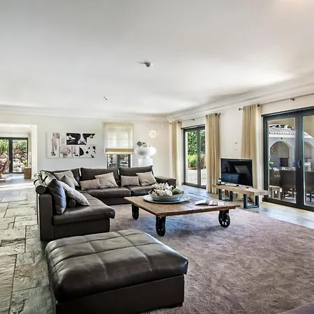 Sleeps 15 Pool Air Con Wifi *