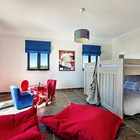 Villa Sleeps 15 Pool Air Con Wifi *