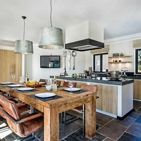 Sleeps 15 Pool Air Con Wifi Villa *