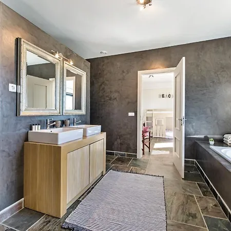 Sleeps 15 Pool Air Con Wifi Villa Donalda